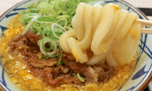 「丸亀製麺」の限定・肉がさね玉子あんかけうどんに肉&玉子の天ぷらを重ねて