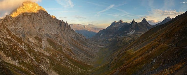 How to Develop a Bidirectional LSTM For Sequence Classification in Python with Keras