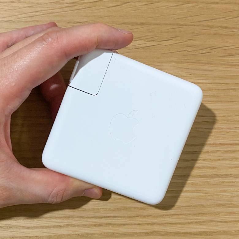 16インチMacBook Proの純正アダプタ