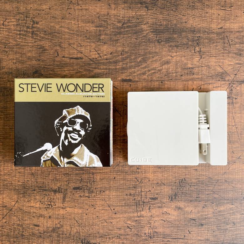 CUsBEのサイズは約145 x 110 x 28mm