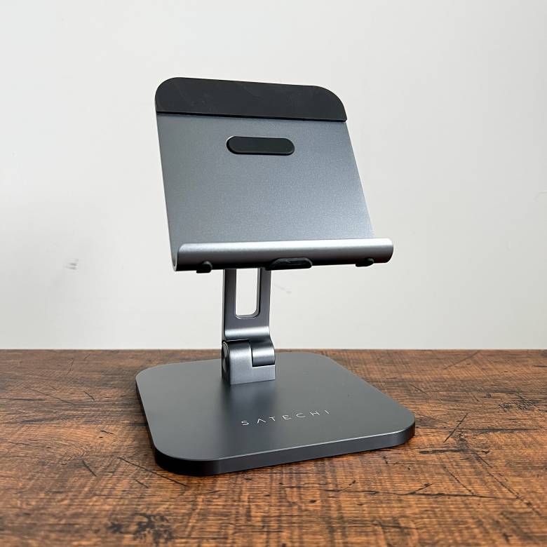 Satechi アルミニウム デスクトップ スタンドの外観
