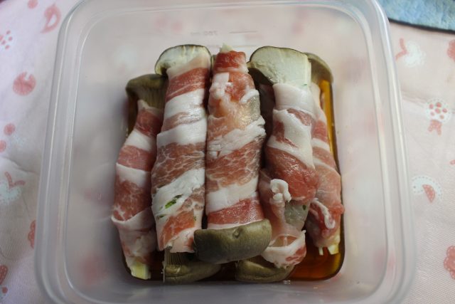 人気の簡単常備菜レシピ。エリンギの肉巻き 3 人気の簡単常備菜レシピ。エリンギの肉巻き IMG 3275 人気の簡単常備菜レシピ。エリンギの肉巻き