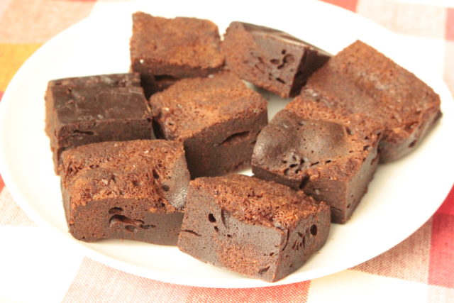 人気のしっとり濃厚ココアブラウニーの簡単レシピ。チョコなしで本格作り方。 1 人気のしっとり濃厚ココアブラウニーの簡単レシピ。チョコなしで本格作り方。 IMG 6040 2 人気のしっとり濃厚ココアブラウニーの簡単レシピ。チョコなしで本格作り方。