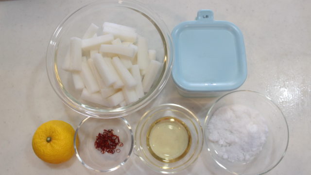 大根の大量消費におすすめレシピ。日持ちするぽりぽり柚子大根の甘酢漬けの簡単作り方。大根1/2本使い切り! 2 大根の大量消費におすすめレシピ。日持ちするぽりぽり柚子大根の甘酢漬けの簡単作り方。大根1/2本使い切り! IMG 4702 大根の大量消費におすすめレシピ。日持ちするぽりぽり柚子大根の甘酢漬けの簡単作り方。大根1/2本使い切り!