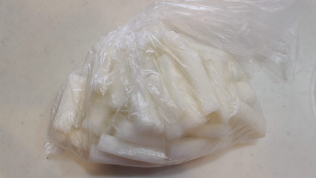 大根の大量消費におすすめレシピ。日持ちするぽりぽり柚子大根の甘酢漬けの簡単作り方。大根1/2本使い切り! 3 大根の大量消費におすすめレシピ。日持ちするぽりぽり柚子大根の甘酢漬けの簡単作り方。大根1/2本使い切り! IMG 4714 大根の大量消費におすすめレシピ。日持ちするぽりぽり柚子大根の甘酢漬けの簡単作り方。大根1/2本使い切り!