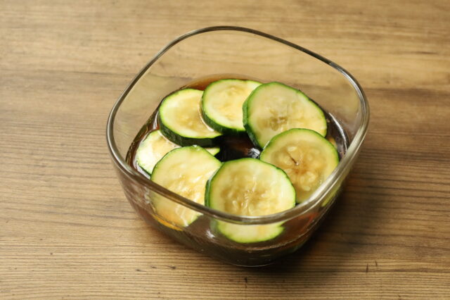 材料3つ!人気作り置きおかず。ズッキーニのめんつゆごま油漬け 1 材料3つ!人気作り置きおかず。ズッキーニのめんつゆごま油漬け IMG 6612 材料3つ!人気作り置きおかず。ズッキーニのめんつゆごま油漬け