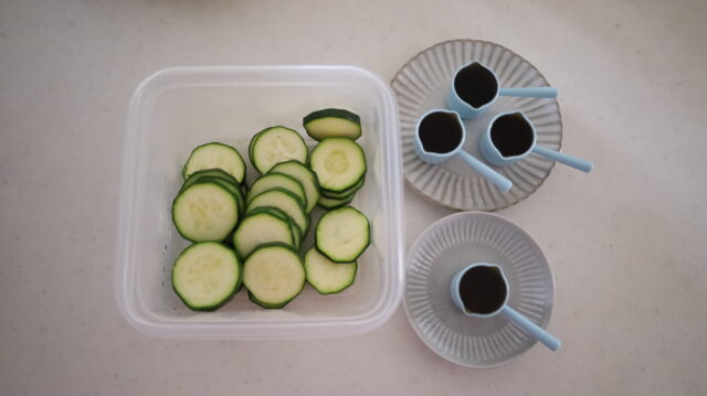 材料3つ!人気作り置きおかず。ズッキーニのめんつゆごま油漬け 2 材料3つ!人気作り置きおかず。ズッキーニのめんつゆごま油漬け IMG 6837 材料3つ!人気作り置きおかず。ズッキーニのめんつゆごま油漬け