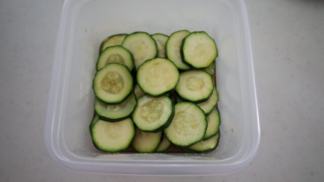材料3つ!人気作り置きおかず。ズッキーニのめんつゆごま油漬け 6 材料3つ!人気作り置きおかず。ズッキーニのめんつゆごま油漬け IMG 6838 材料3つ!人気作り置きおかず。ズッキーニのめんつゆごま油漬け