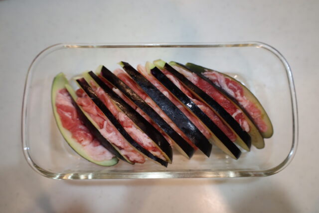 なすと豚肉のかさね蒸し「やみつきねぎだれ」レンジで簡単作り方。 4 なすと豚肉のかさね蒸し「やみつきねぎだれ」レンジで簡単作り方。 IMG 0428 なすと豚肉のかさね蒸し「やみつきねぎだれ」レンジで簡単作り方。