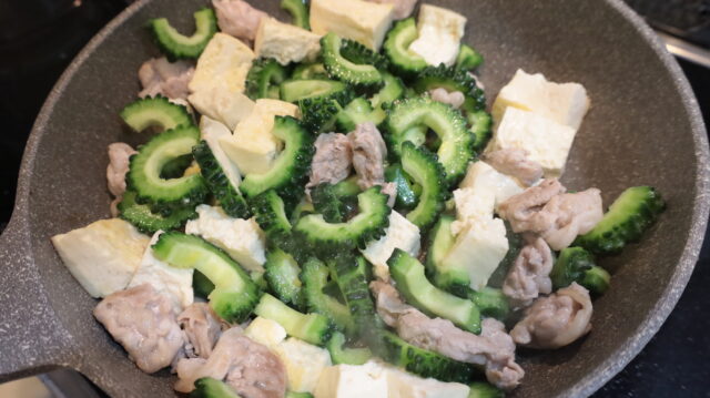 ゴリゴリでも大丈夫!人気のゴーヤチャンプルーの作り方。めんつゆで簡単苦みをおさえる! 12 ゴリゴリでも大丈夫!人気のゴーヤチャンプルーの作り方。めんつゆで簡単苦みをおさえる! IMG 9698 ゴリゴリでも大丈夫!人気のゴーヤチャンプルーの作り方。めんつゆで簡単苦みをおさえる!