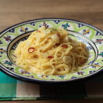 サイゼリヤの再現レシピ!「ペペロンチーノ」のレンジ一発で超簡単な作り方!節約にも最高!