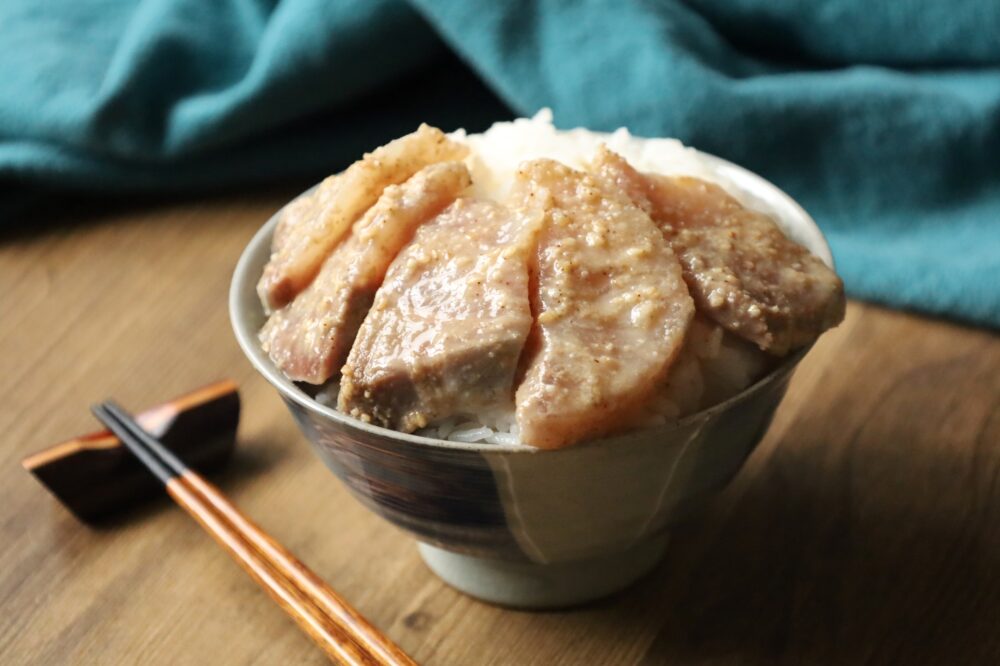 魔法のタレで絶品!ぶりのごま塩こうじ漬け丼の作り方 3 魔法のタレで絶品!ぶりのごま塩こうじ漬け丼の作り方 IMG 2646s 魔法のタレで絶品!ぶりのごま塩こうじ漬け丼の作り方