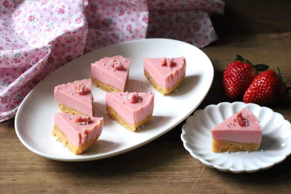 材料4つ!焼かない!混ぜて冷やすだけ!いちごの濃厚生チョコタルトのレシピ。生クリームなしの作り方。 1 材料4つ!焼かない!混ぜて冷やすだけ!いちごの濃厚生チョコタルトのレシピ。生クリームなしの作り方。 IMG 4660as 材料4つ!焼かない!混ぜて冷やすだけ!いちごの濃厚生チョコタルトのレシピ。生クリームなしの作り方。