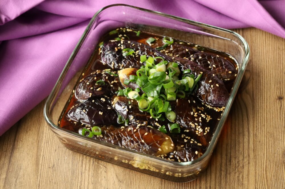 なすの大量消費に!人気のなすの揚げびたしの作り置きレシピ。めんつゆごま油で簡単!フライパンでまるでプロの味。 23 なすの大量消費に!人気のなすの揚げびたしの作り置きレシピ。めんつゆごま油で簡単!フライパンでまるでプロの味。 IMG 8667s なすの大量消費に!人気のなすの揚げびたしの作り置きレシピ。めんつゆごま油で簡単!フライパンでまるでプロの味。