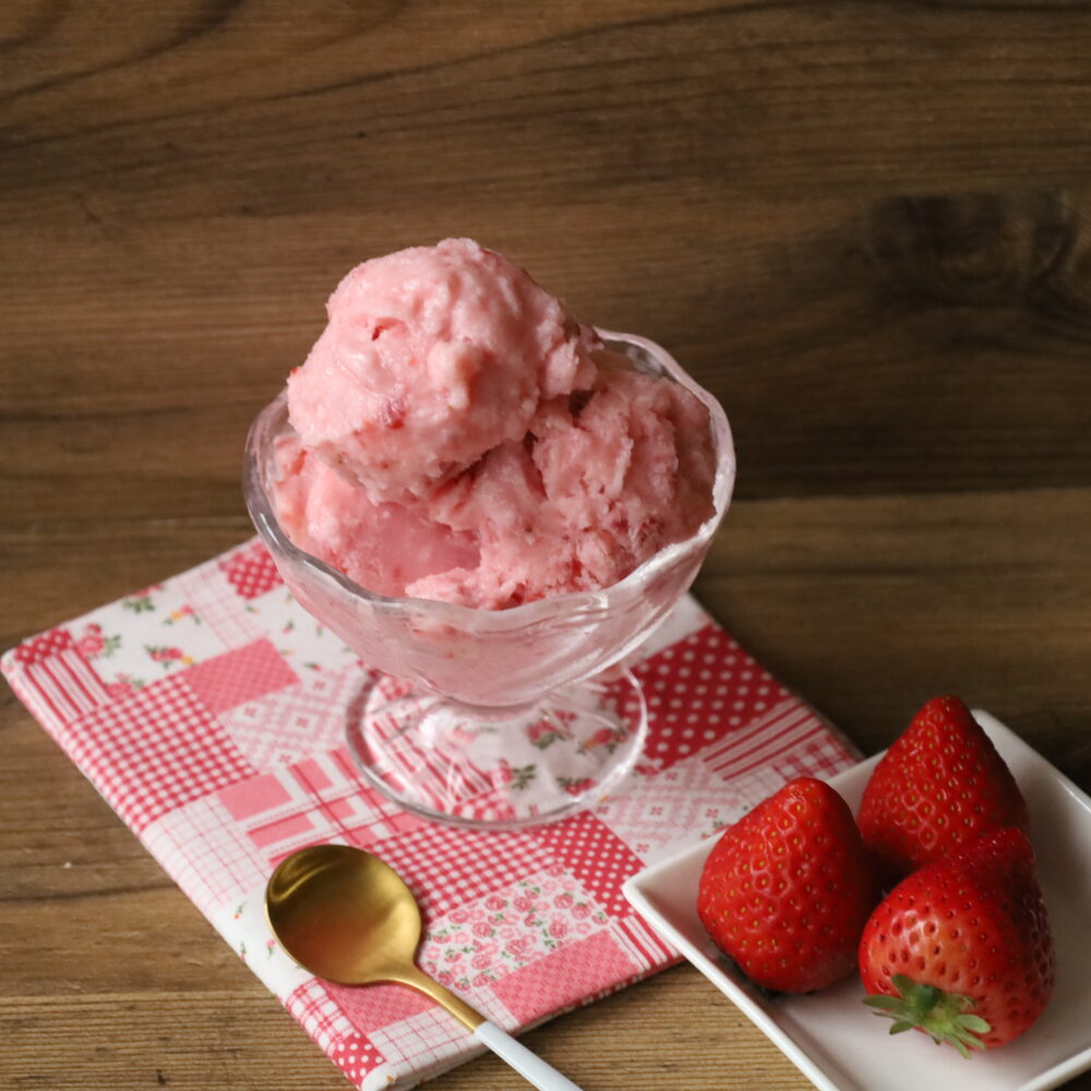 材料3つ!いちごヨーグルトアイスのレシピ。素材の味をシンプルに活かした「じぶんアイス」 13 材料3つ!いちごヨーグルトアイスのレシピ。素材の味をシンプルに活かした「じぶんアイス」 IMG 8108 材料3つ!いちごヨーグルトアイスのレシピ。素材の味をシンプルに活かした「じぶんアイス」