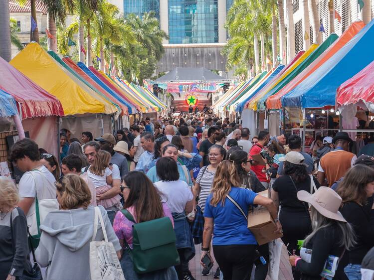 Kenny Chesney, Padma Lakshmi and more headline Miami Book Fair 2025 Kenny Chesney, Padma Lakshmi and more headline Miami Book Fair 2025