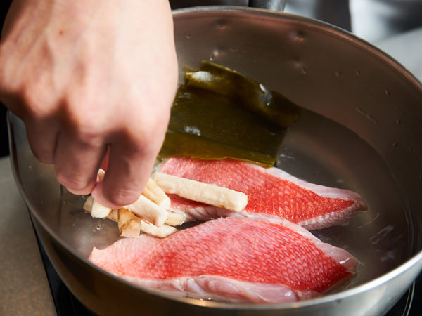 金目鯛を火にかけるイメージ