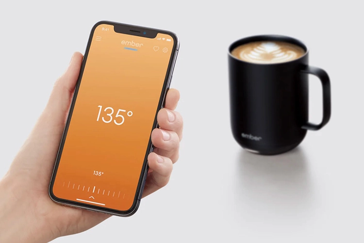 Emberセラミックマグはスマホで温度調整ができる