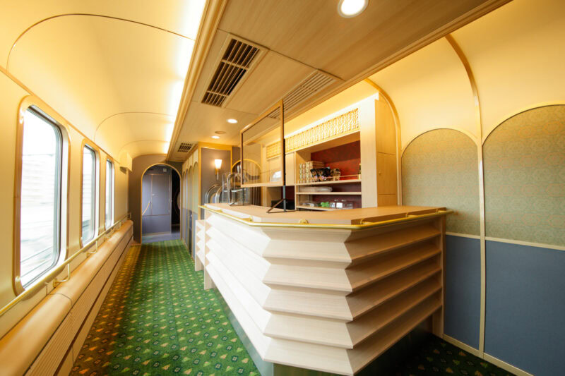 日本の歴史や文化、食を誇る大阪、奈良、京都の三都を乗り換えなしの直通で結ぶ観光特急あをによし。©️近畿日本鉄道