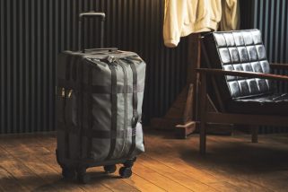 「もうハードケースには戻れない」CIEの初トロリーが革命的!立てたままメイン室に届く“前面アクセス”と変形ギミックが凄すぎた