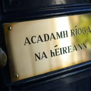 A brass sign on a door with the text 'Acadamh Ríoga na hÉireann.