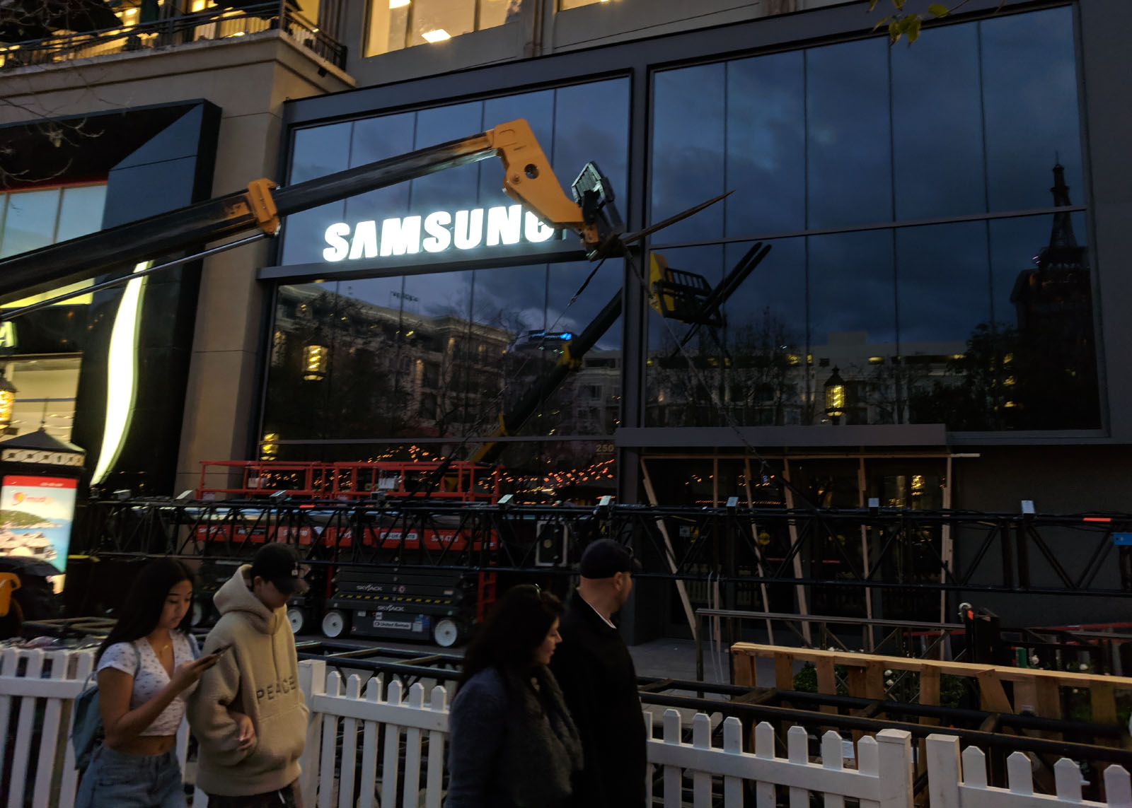 Samsung Store 1600