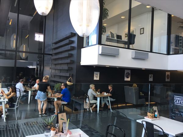 カフェは落ち着いた雰囲気