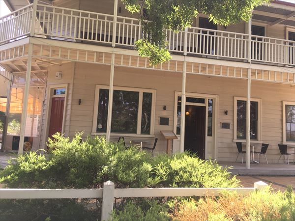 ヘンダーソンのカフェは車だとスグ来れます