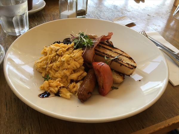 料理のメニューは一般的