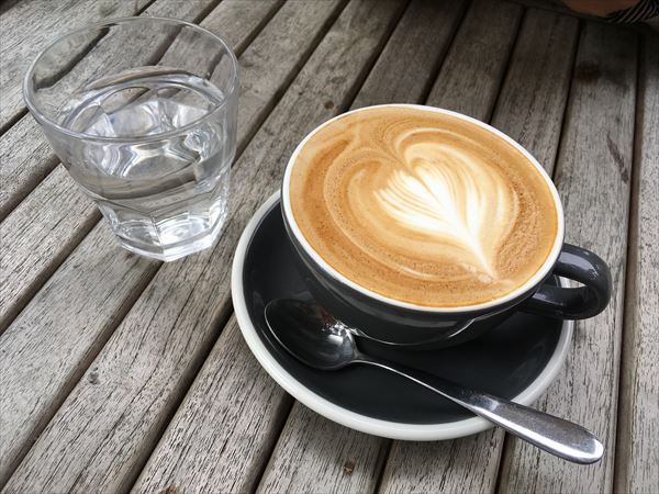 ORO Café のフラットホワイト