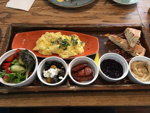 ターキッシュ風のベジタリアンのカフェ料理