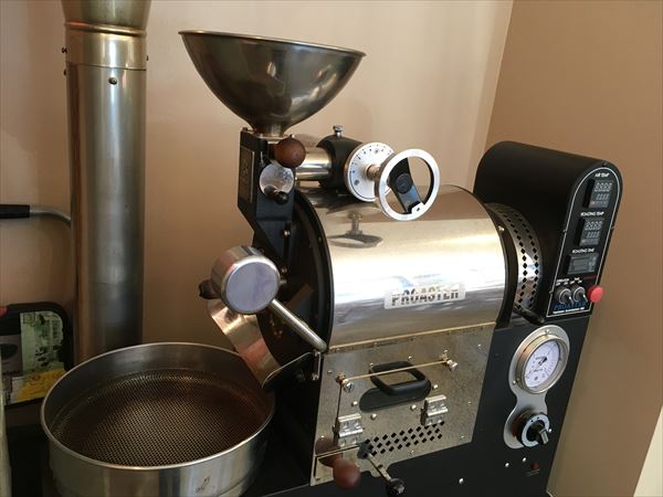 焙煎機も置いてある