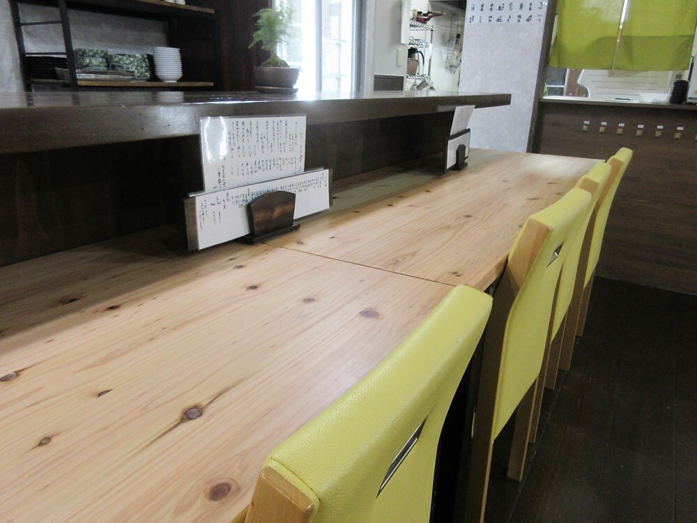 手水やのカウンター席