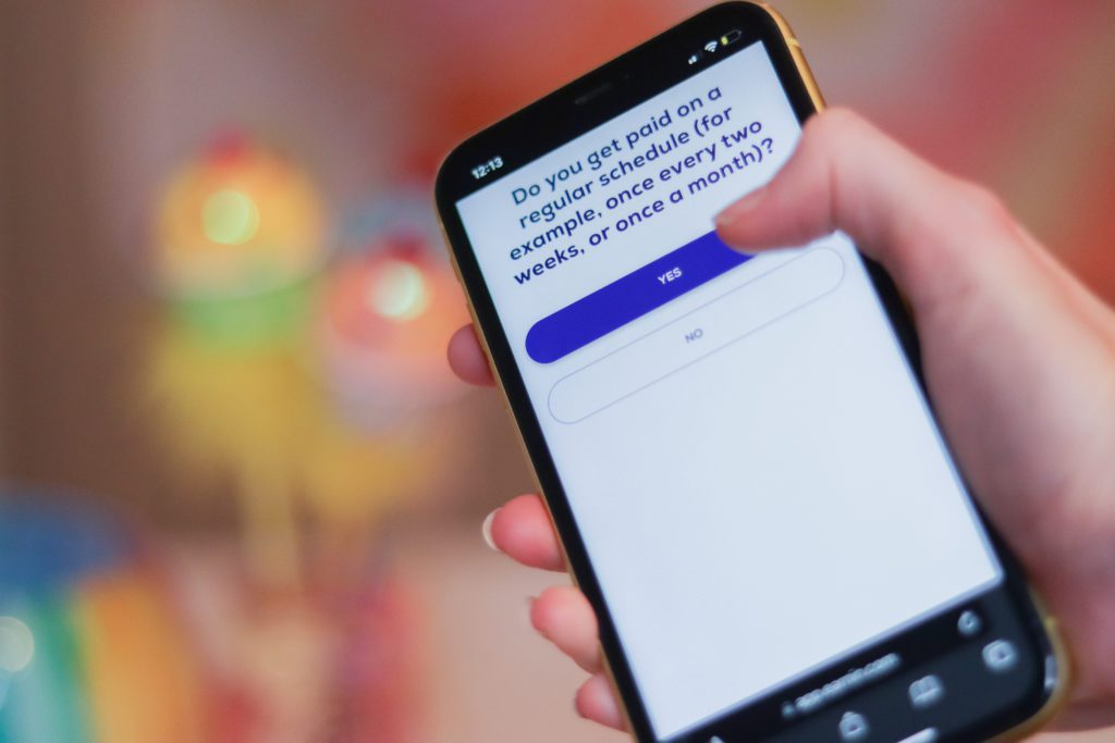 how to qualify for Earnin