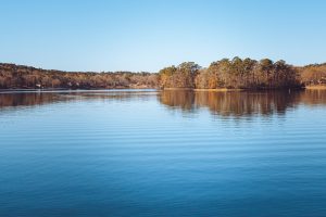 A quiet lake in Arkansas during fall