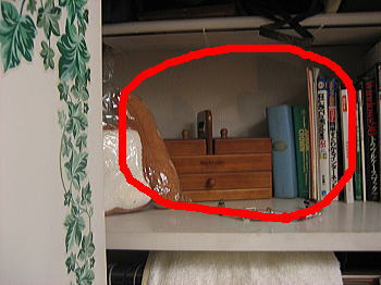 ここに 洋服を収納すれば!_d0014690_19503335.jpg