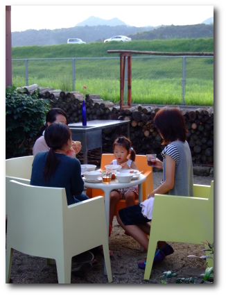 『鉄のパン焼き窯』で焼く 美味しいピザを食べる・・時間_a0157325_12151050.jpg