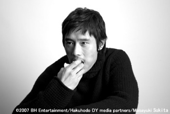 イ・ビョンホン 「履歴書」_e0124761_13243384.jpg