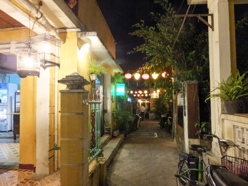 夜の川沿い散策-ホイアン 1_c0041132_16110388.jpg