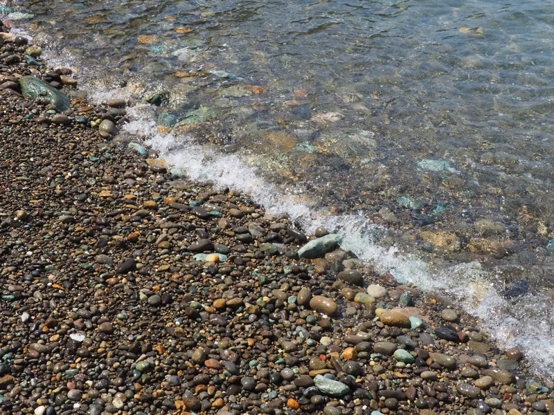 【海で拾った石】海の色の石(2)_f0169147_21285249.jpg
