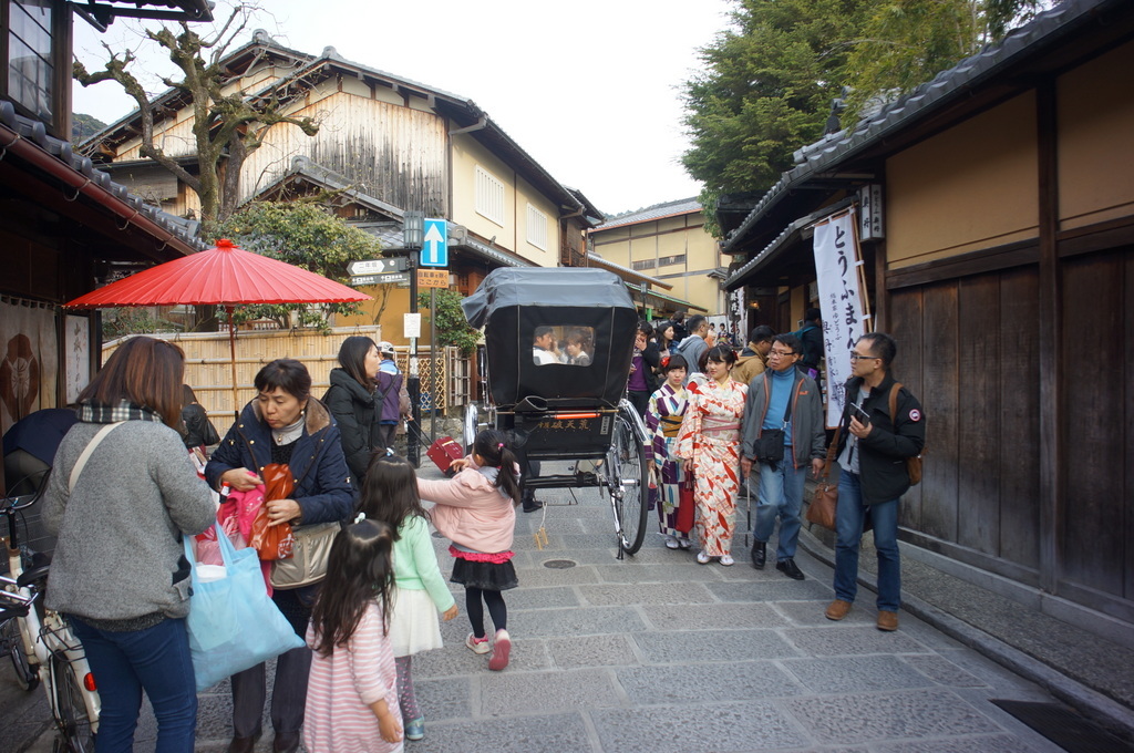 伏見稲荷の鳥居とAMPELMANN (2016春)_c0180686_00521050.jpg