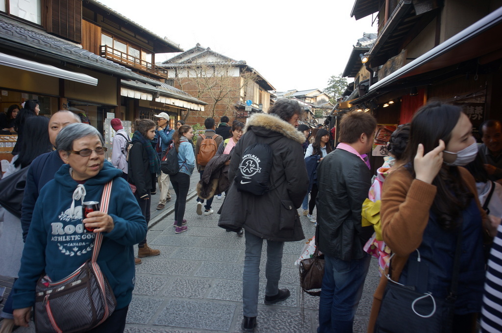 伏見稲荷の鳥居とAMPELMANN (2016春)_c0180686_00522673.jpg