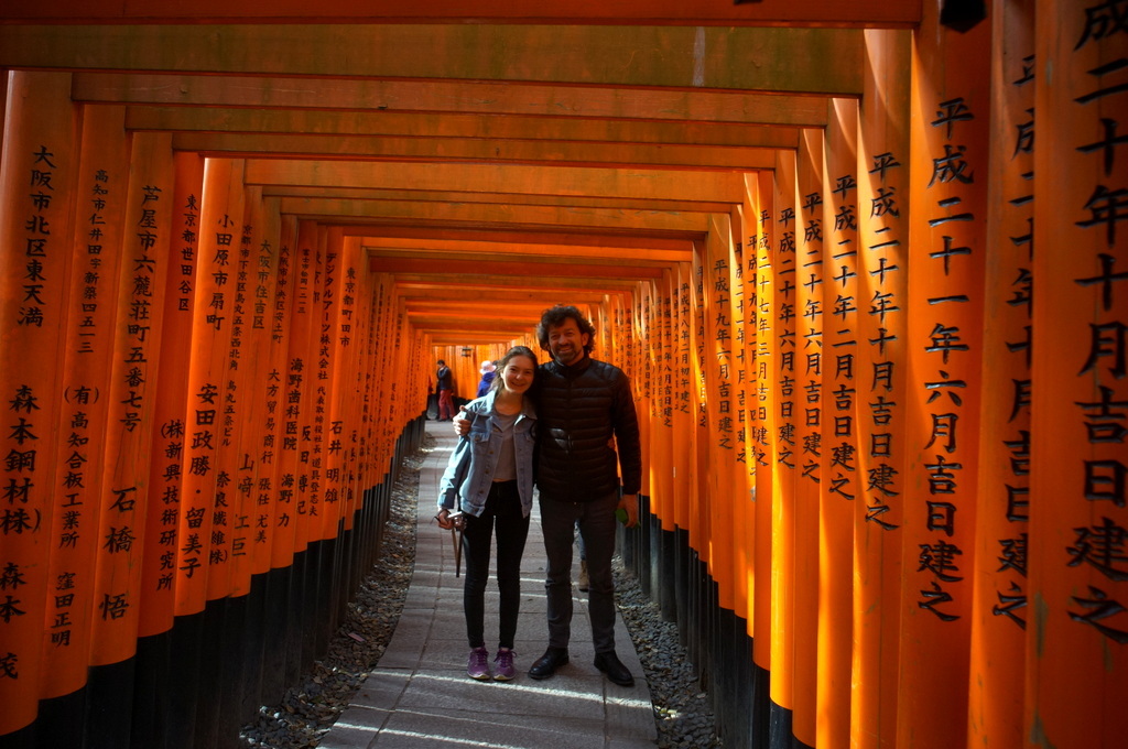 伏見稲荷の鳥居とAMPELMANN (2016春)_c0180686_00525224.jpg