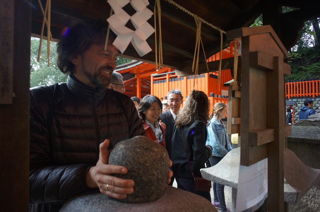 伏見稲荷の鳥居とAMPELMANN (2016春)_c0180686_00531785.jpg