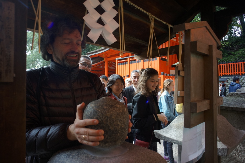 伏見稲荷の鳥居とAMPELMANN (2016春)_c0180686_00532543.jpg