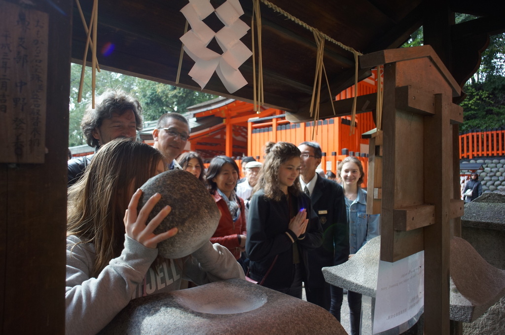 伏見稲荷の鳥居とAMPELMANN (2016春)_c0180686_00535650.jpg