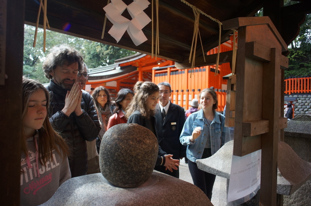 伏見稲荷の鳥居とAMPELMANN (2016春)_c0180686_00540337.jpg