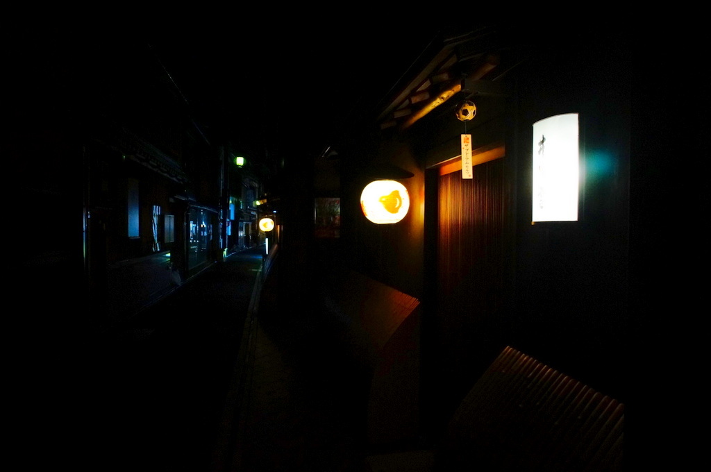 伏見稲荷の鳥居とAMPELMANN (2016春)_c0180686_01245651.jpg