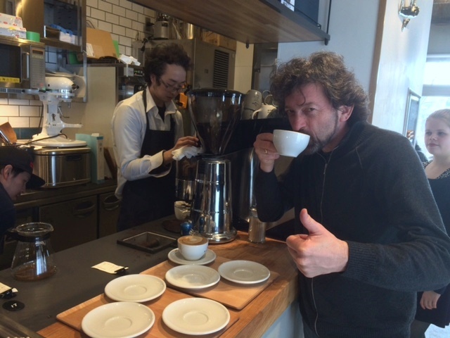 伏見稲荷の鳥居とAMPELMANN (2016春)_c0180686_08023175.jpg