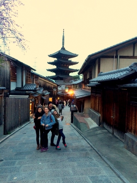 伏見稲荷の鳥居とAMPELMANN (2016春)_c0180686_08023989.jpg